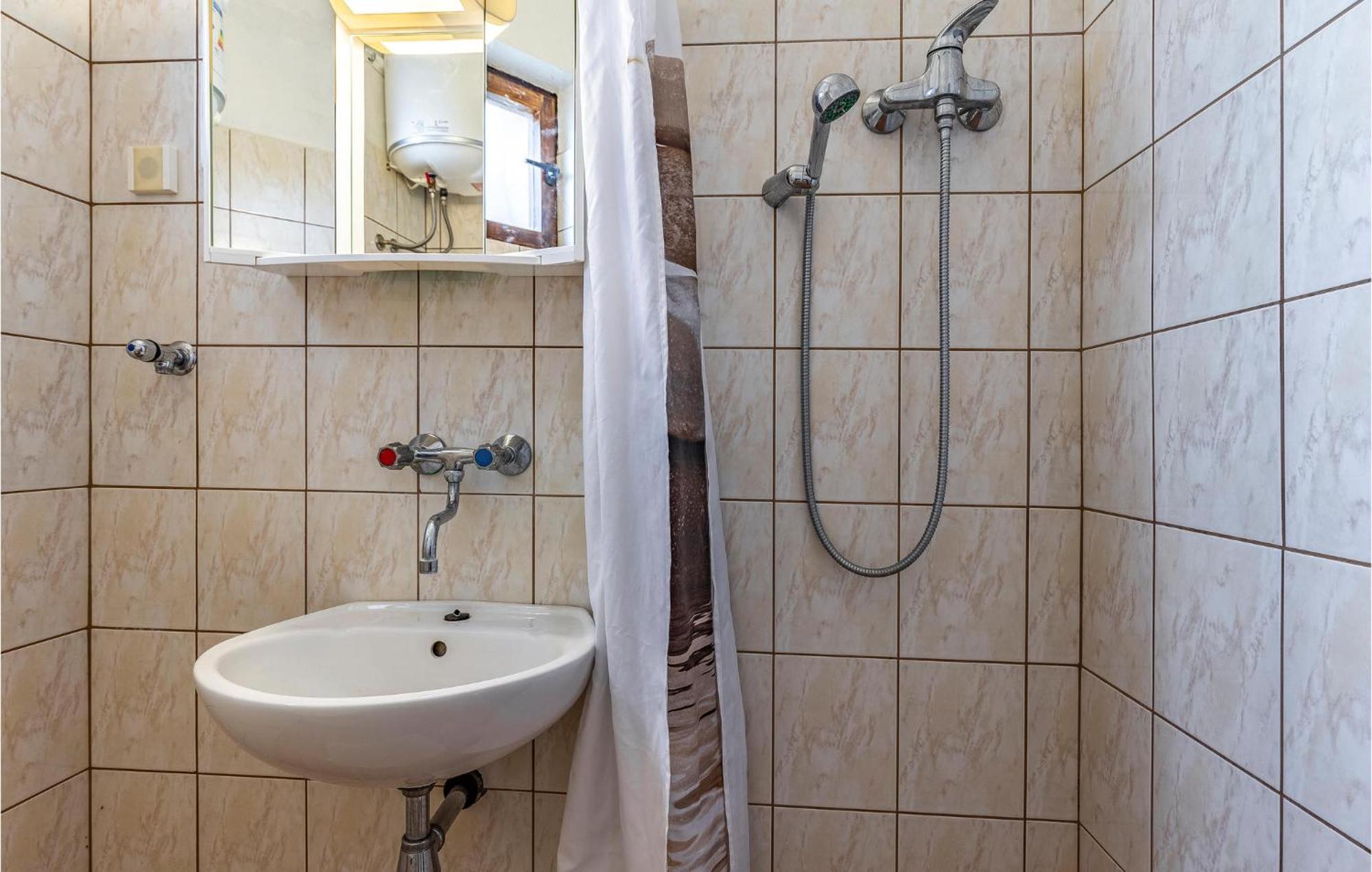 Nice Apartment In Pula With Kitchen Ngoại thất bức ảnh