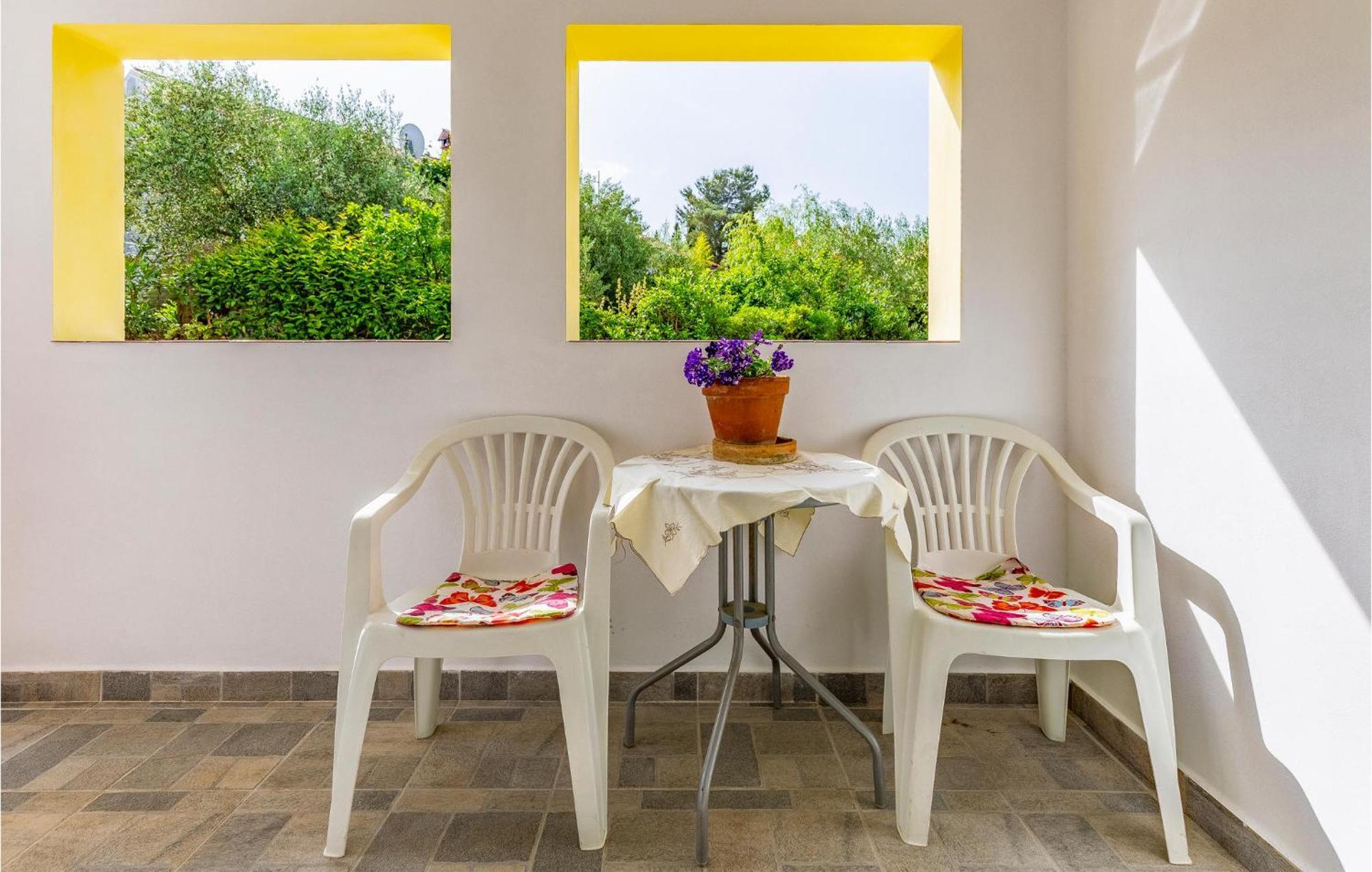 Nice Apartment In Pula With Kitchen Ngoại thất bức ảnh