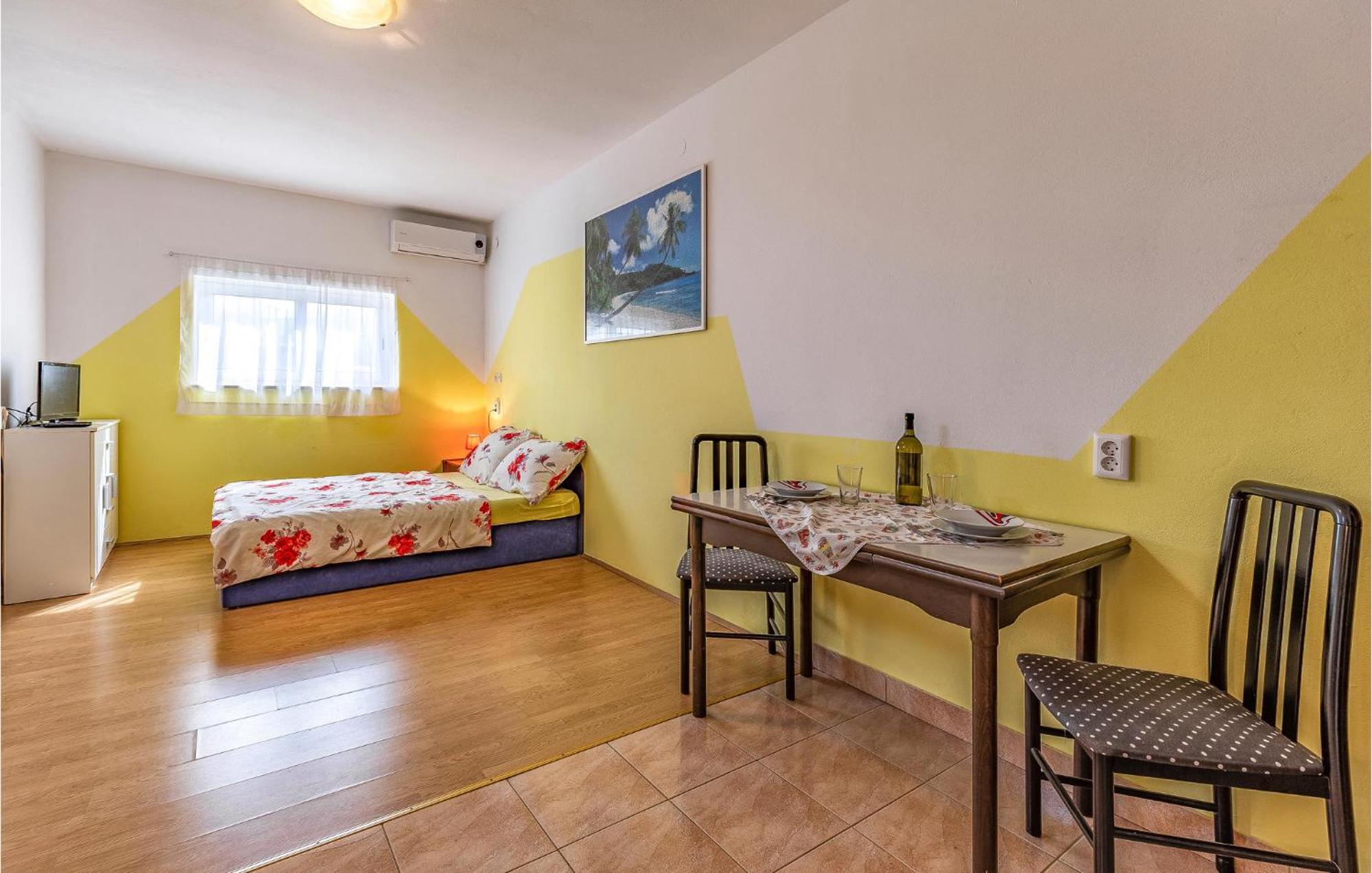 Nice Apartment In Pula With Kitchen Ngoại thất bức ảnh