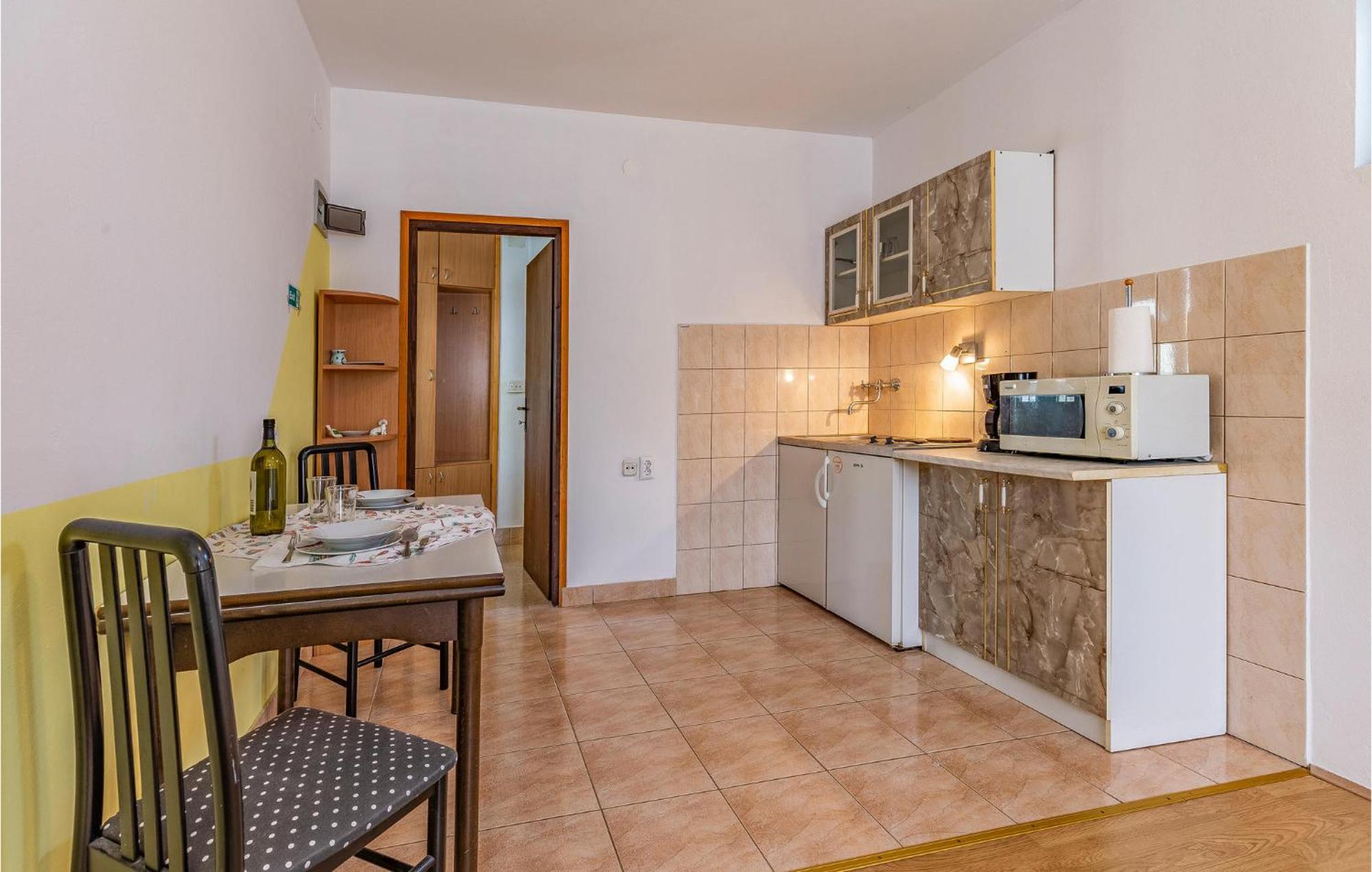Nice Apartment In Pula With Kitchen Ngoại thất bức ảnh
